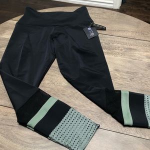 Onzie Flow Leggings